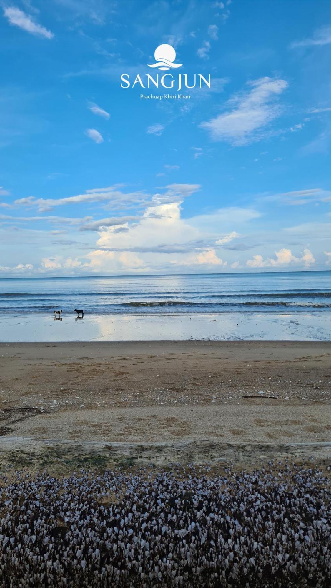 Sangjun On Beach Resort Bang Saphan Eksteriør billede