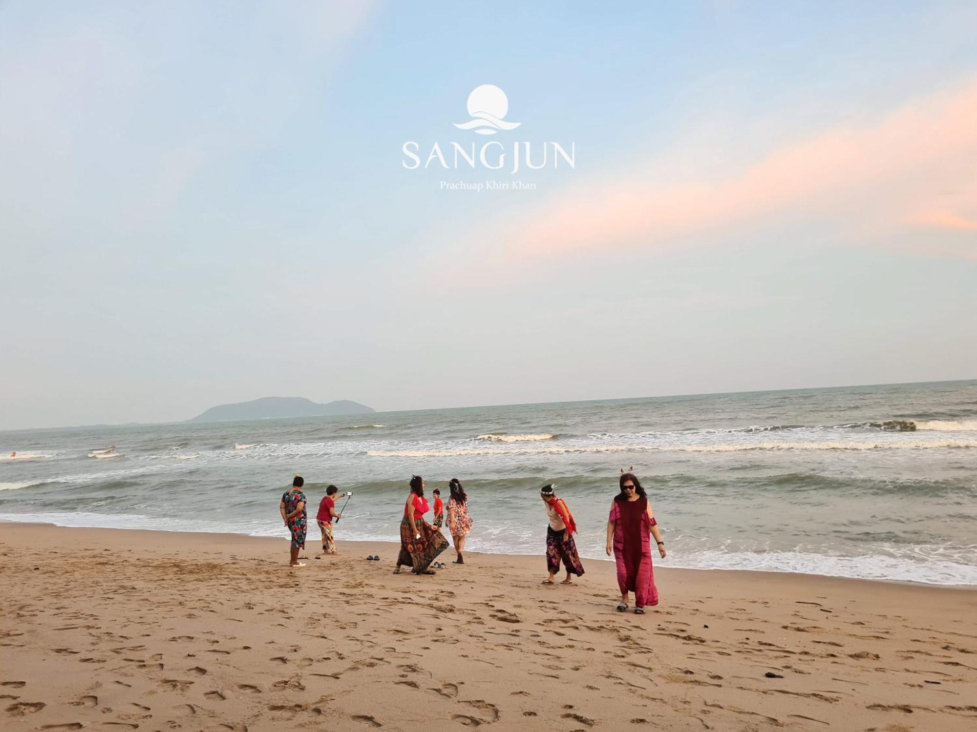 Sangjun On Beach Resort Bang Saphan Eksteriør billede