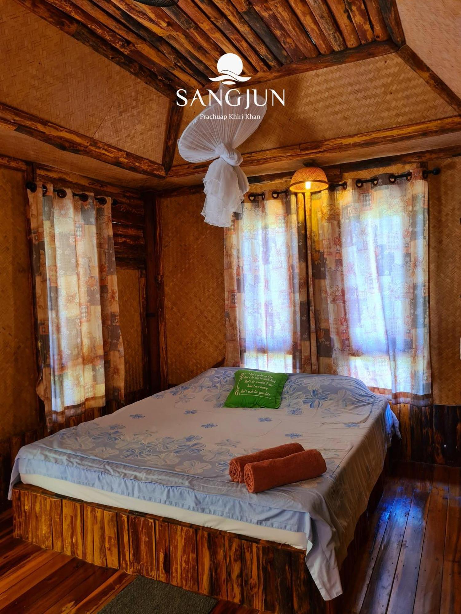 Sangjun On Beach Resort Bang Saphan Eksteriør billede