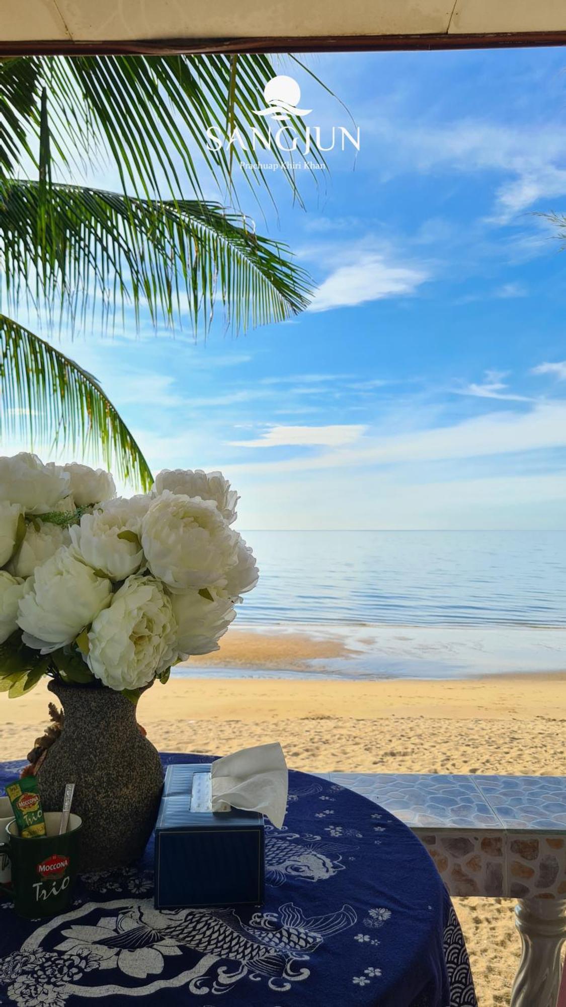 Sangjun On Beach Resort Bang Saphan Eksteriør billede